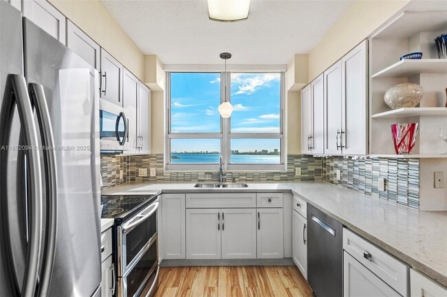 Building Photo - 2000 N Bayshore Dr