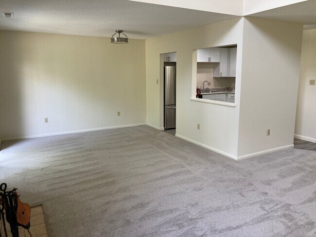 Building Photo - 202 Limner Cir