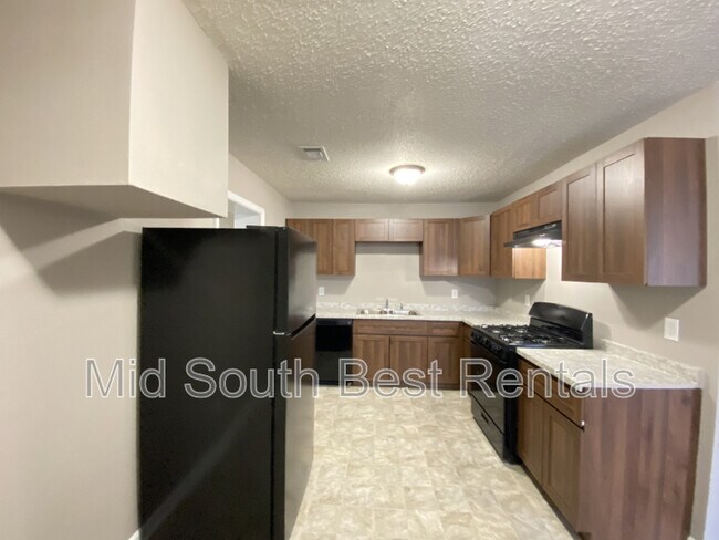 Foto del edificio - 1700 Pinewood Dr