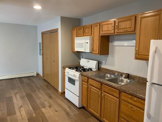 Foto del edificio - 406 Hickory Cir