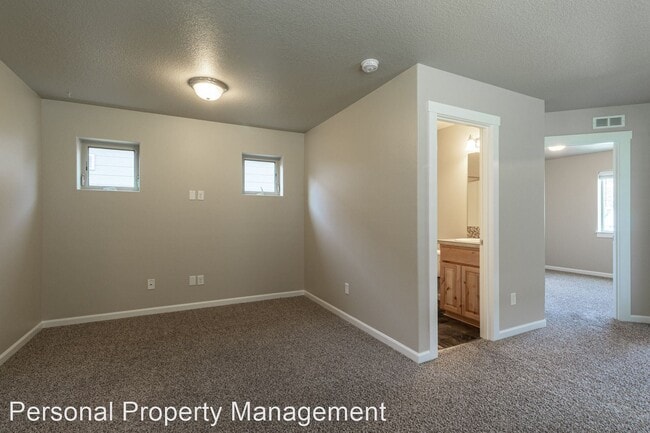 Foto del edificio - 3 br, 2.5 bath House - 146 NW 76th St