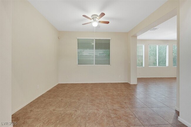 Foto del edificio - 6125 Sugartree Ave