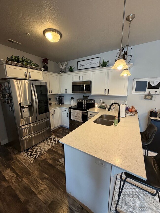 Foto del edificio - Beautiful 3-Bedroom Condo in Herriman! (Dog-Friendly)