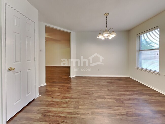 Foto del edificio - 150 Adams Dr