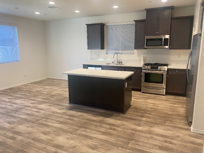 Foto del edificio - 24287 White Willow Ave