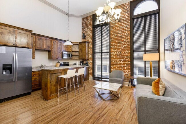Building Photo - 300 Baronne St