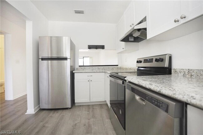 Foto del edificio - 5361 Treetops Dr
