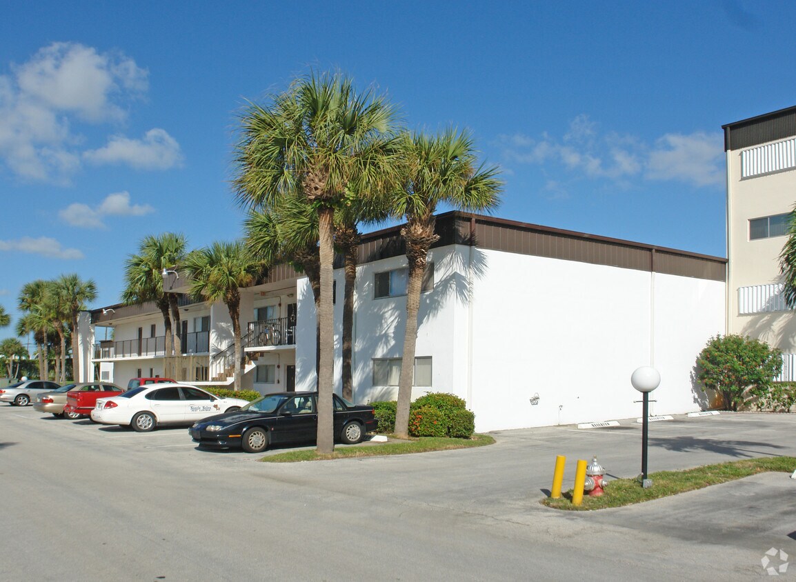 Foto del edificio - 400 Waterway Dr