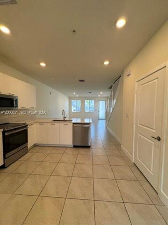 Building Photo - 10270 NW 66th St