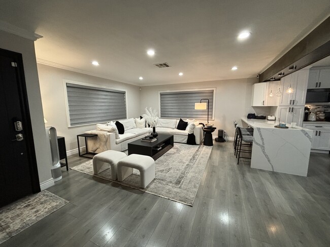 Foto del edificio - 14814 Hartland St