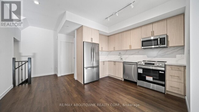 Building Photo - 117 Marydale Ave