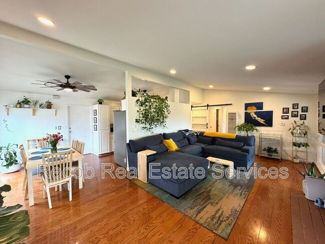 Foto del edificio - 3452 Lockwood Dr