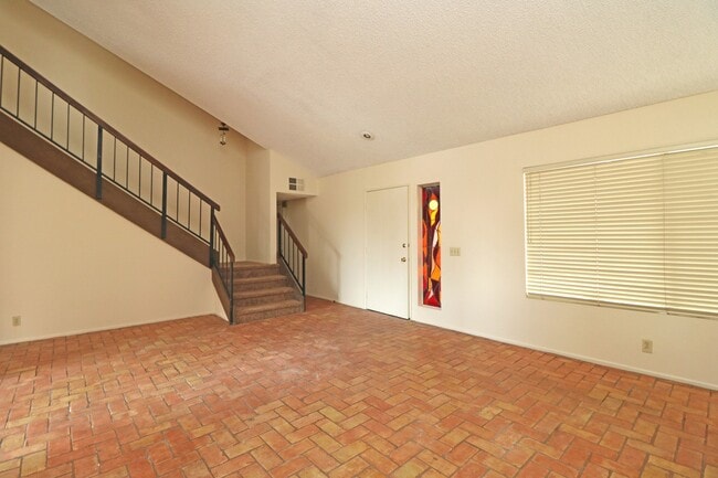 Building Photo - 712 Earlham Dr