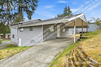 Building Photo - 2717 S 125th St