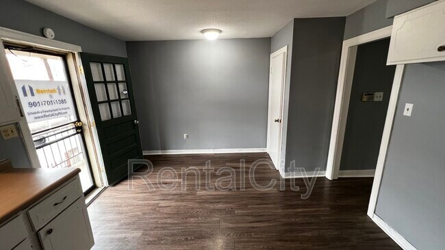 Foto del edificio - 3212-3213 13 Colony Mall