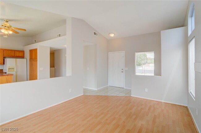 Foto del edificio - 2783 Morning Rain St