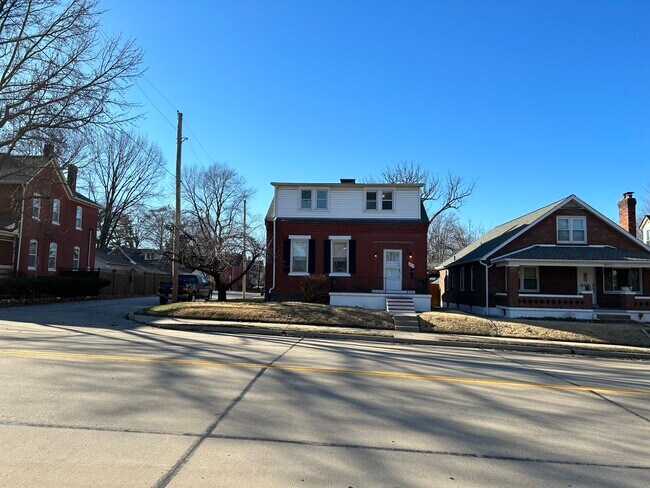 Building Photo - 803 N 5th St