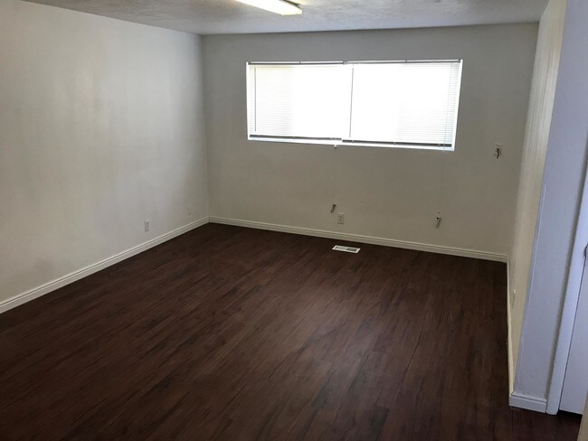Building Photo - 835 N 460 W