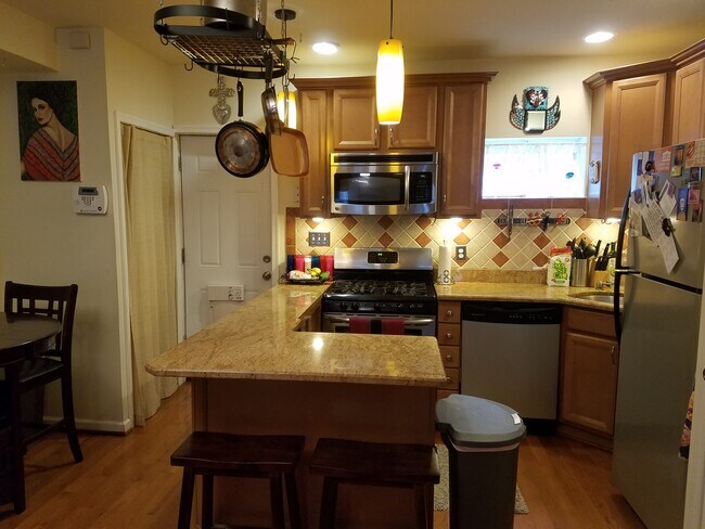 Photo - 1925 Gales St NE House