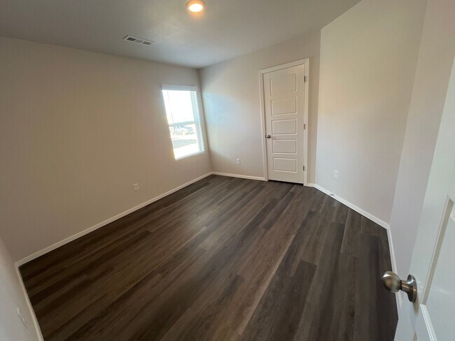 Foto del edificio - *Leap Year Special* BRAND NEW Four Bedroom...