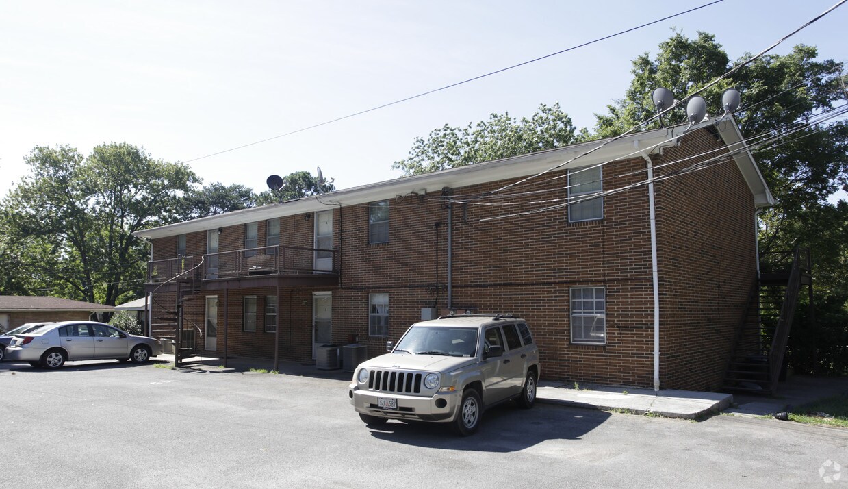 Primary Photo - 135 College St S