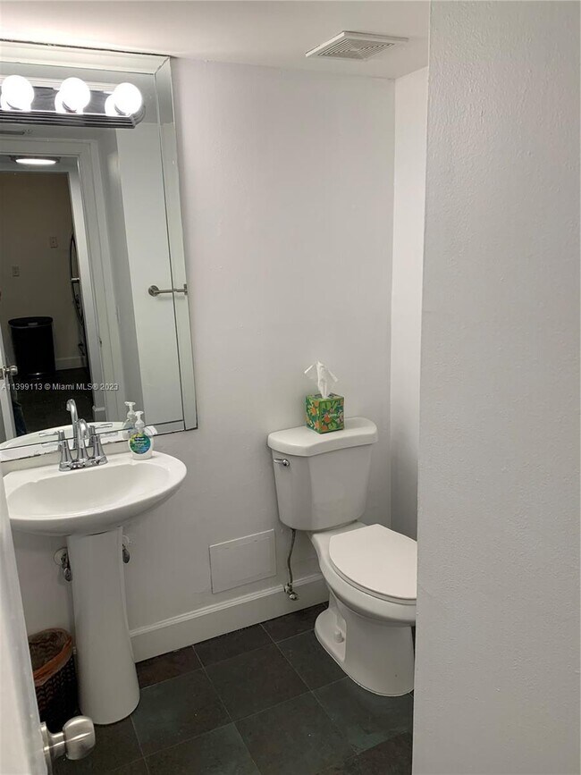 Foto del edificio - 9225 SW 87th Ave
