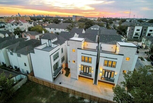 Foto del edificio - 5813 Petty St