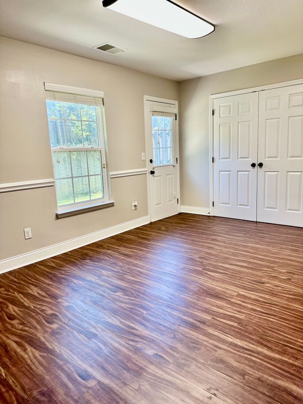 Foto del edificio - 1114 Maple Tree Ln