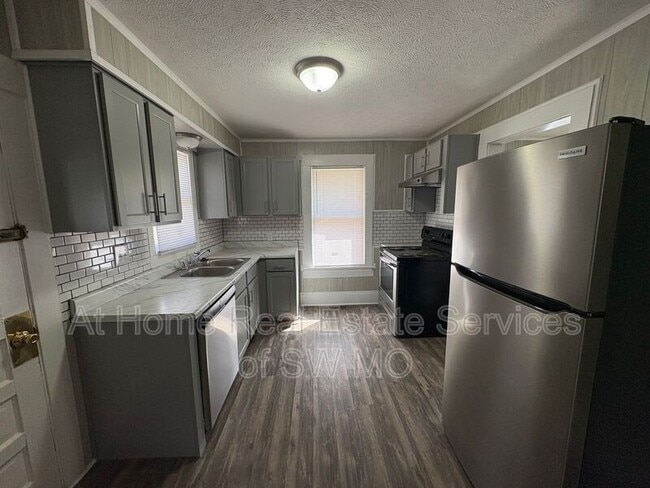 Foto del edificio - 1414 S Campbell Ave