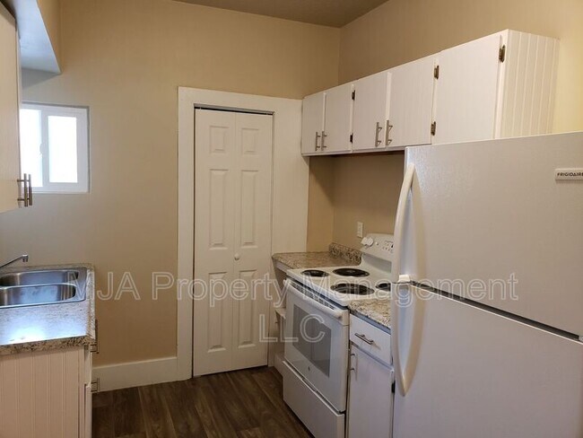 Foto del edificio - 970 W Center St