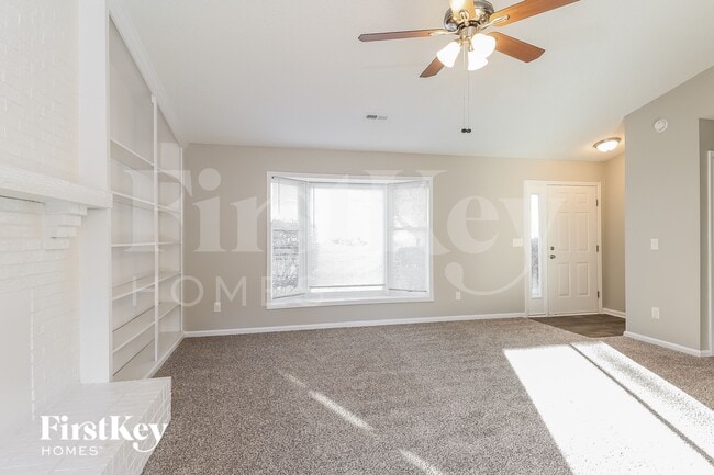 Building Photo - 5800 Old Meadow Rd