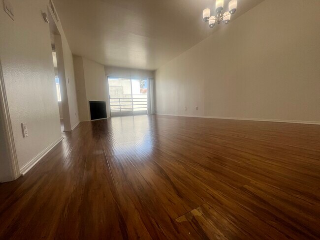 Building Photo - 9025 Alcott St