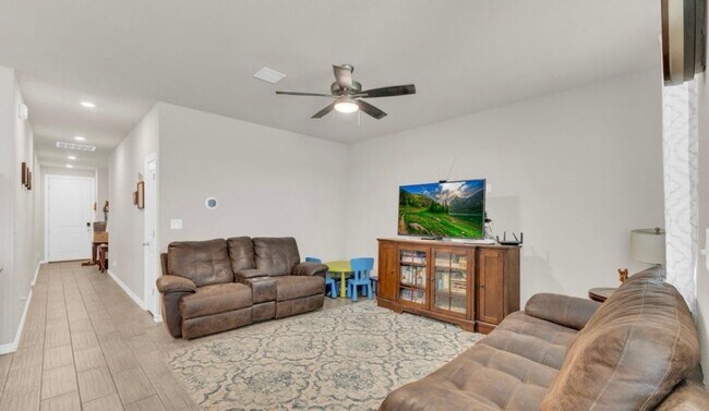 Building Photo - 13935 Summer Harmony Ave