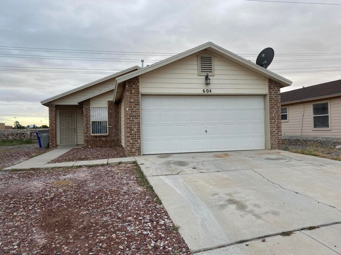 604 Esmeralda Armendariz Ave, El Paso, TX 79932 House for Rent in El
