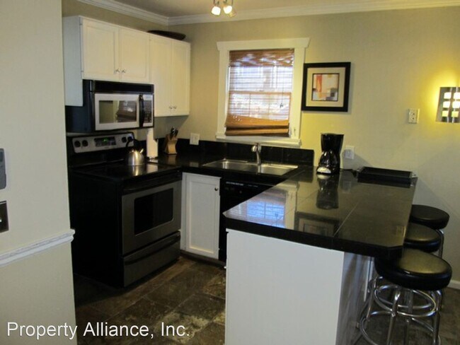 Building Photo - 2 br, 2 bath House - 1150 Empire Avenue #42