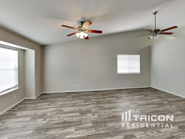 Building Photo - 5033 Golfridge Dr