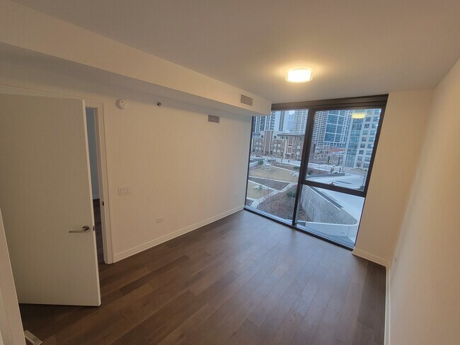 Building Photo - 211 N Harbor Dr