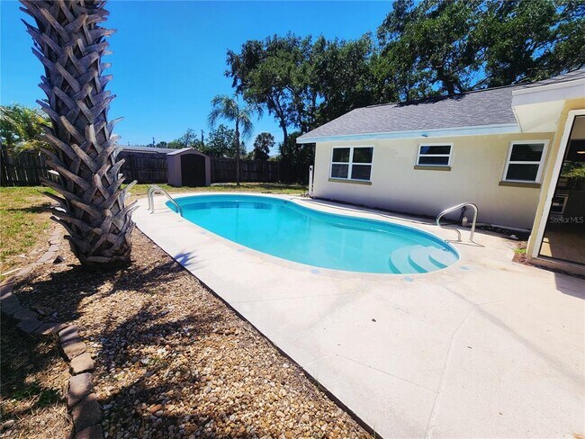 Foto del edificio - 2494 Del Rio Way