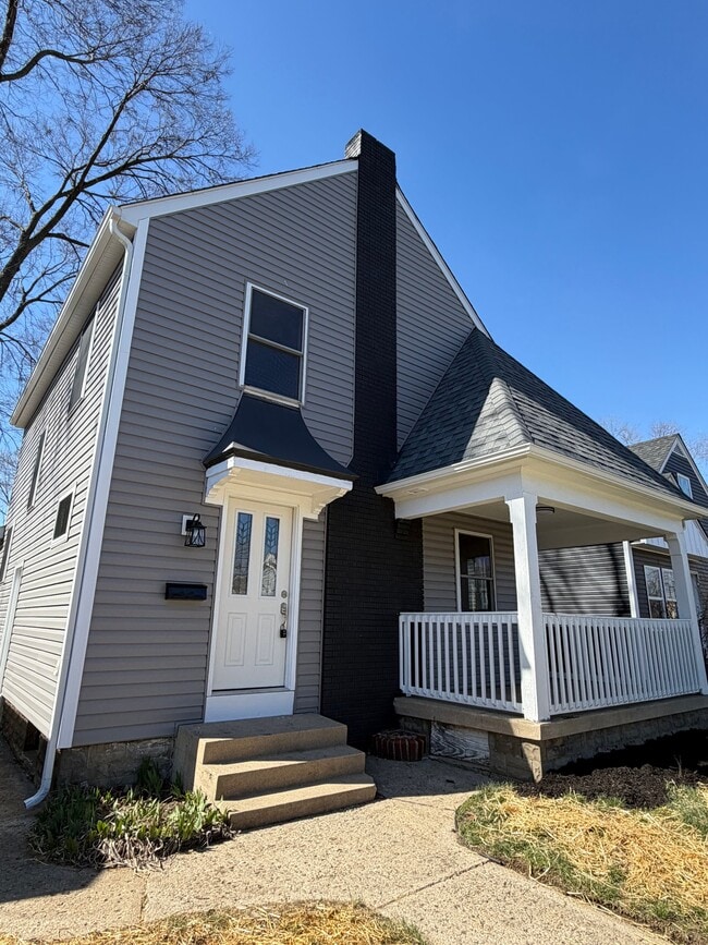 Building Photo - 1373 Oakwood Ave