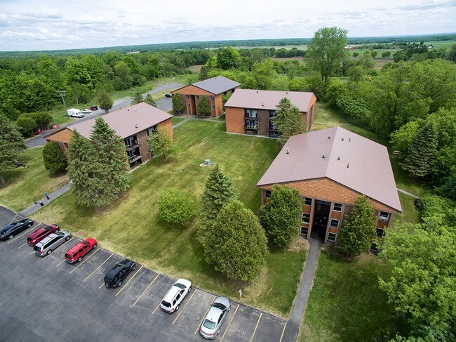 Hermosos jardines - Whispering Woods Apartments
