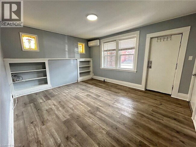 Photo du bâtiment - 831 Main St E