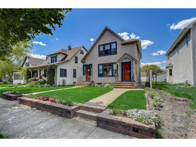 Building Photo - 4220 33rd Ave S