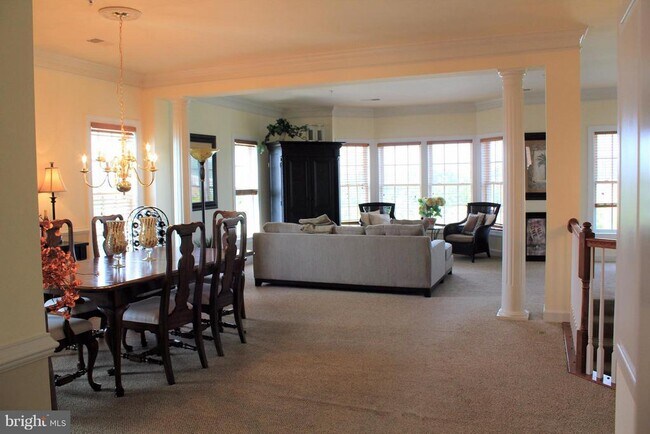 Building Photo - 3656 Carriage Hill Dr