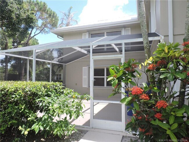Building Photo - 2865 SW Lakemont Pl