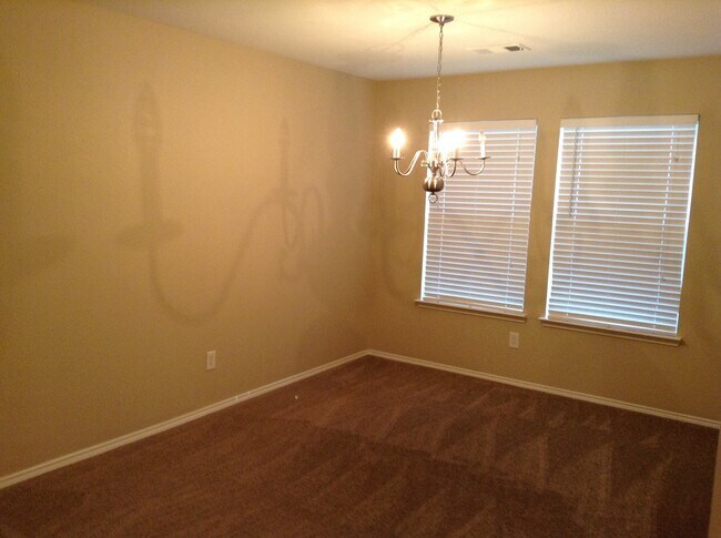 Building Photo - 12529 Patnoe Dr