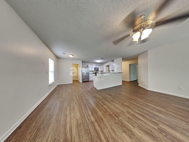 Foto del edificio - 5057 Thornton Dr