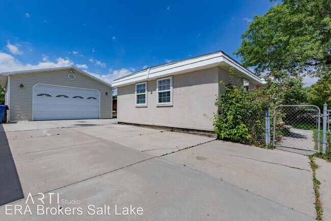 Building Photo - 3467 Valley Heights Dr