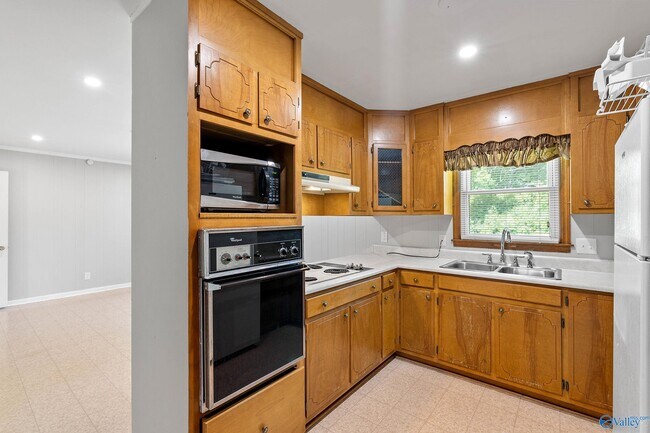 Foto del edificio - 407 Hillmont Dr NW