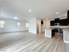 Building Photo - 8821 Steaming Thunder Ct