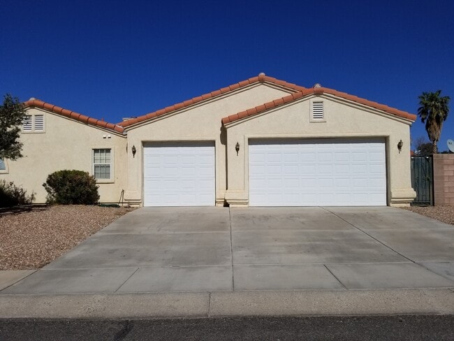 Building Photo - Fort Mohave! 3 Bedroom House. Large Garage